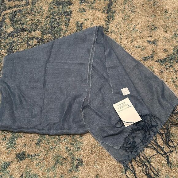 NWT scarf 100% baby alpaca and silk by Tumi from Peru - Picture 1 of 4